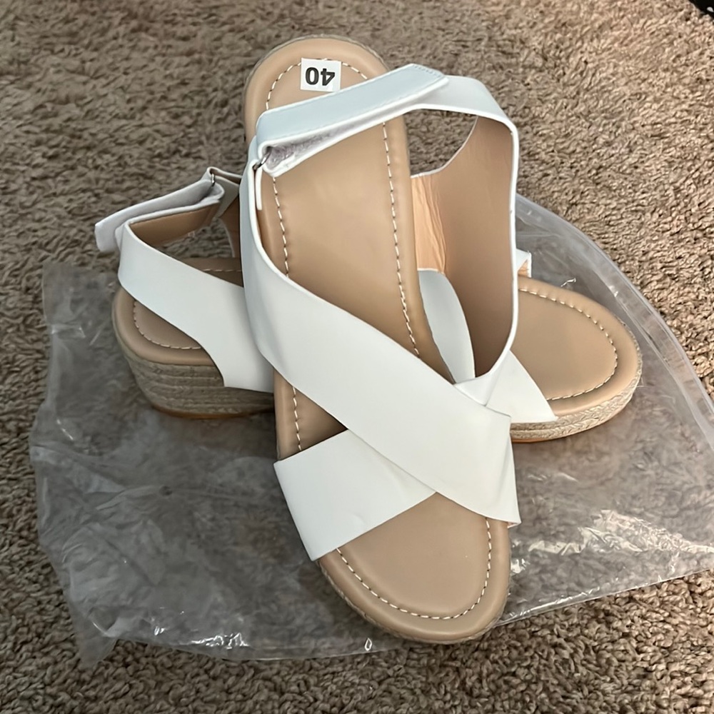 White sandals never worn. I ordered 8.5 and would fit someone that wears a 9